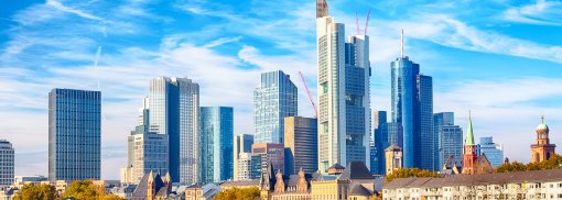 © Skyline cityscape of Frankfurt, Germany during sunny day - Nikolay N. Antonov Datei-Nr.: 235840443 Ausblick auf die IAA 2019