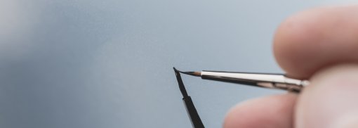 © black paint brush in man's hand - Андрей К Datei-Nr.: 279165634 Rostschaden - Kleinere Mängel selbst ausbessern