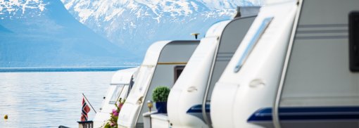 © Campingplatz mit den Wohnwagen - azgek Deutschlands beste Caravan- und Reisemobilhändler