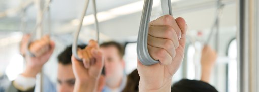 © Pendler auf der Stadtbahn - XiXinXing Bevorzugte Verkehrsmittel von Pendlern