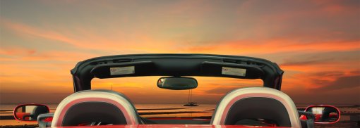 © Rotes Auto mit Dämmerung Hintergrund - stoonn Was ist eigentlich ein Wechselkennzeichen?