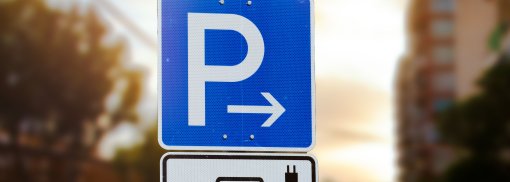 © wirestock / EnvatoElements Parken an Ladesäulen: Auf die Schilder kommt es an