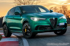 Alfa-Romeo Stelvio 2.9 Bi-T. V6 375kW Quadrifoglio AT8-Q4 8-Gang